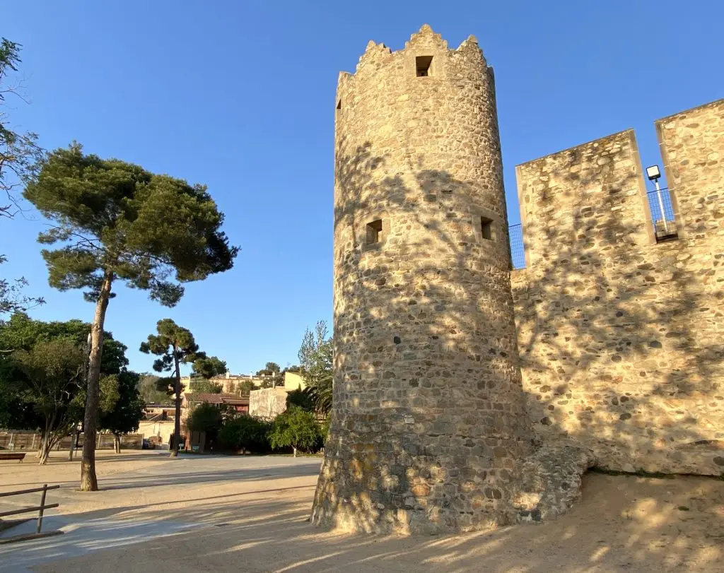 Castillo de Calonge, fortaleza medieval en el casco antiguo